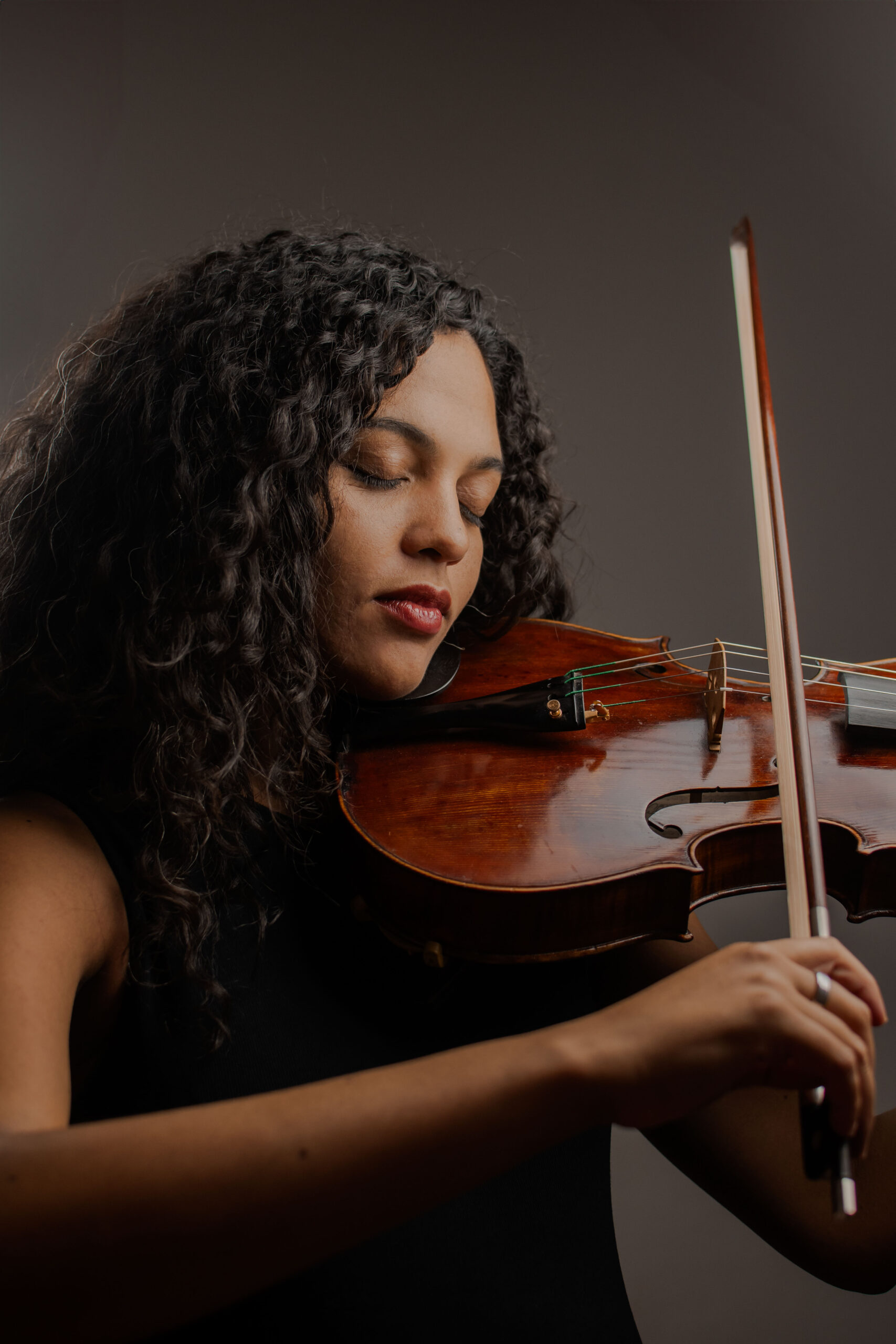 <p><strong>Lorena Fernandes de Souza</strong><br />
Professora de Viola de Arco</p>
